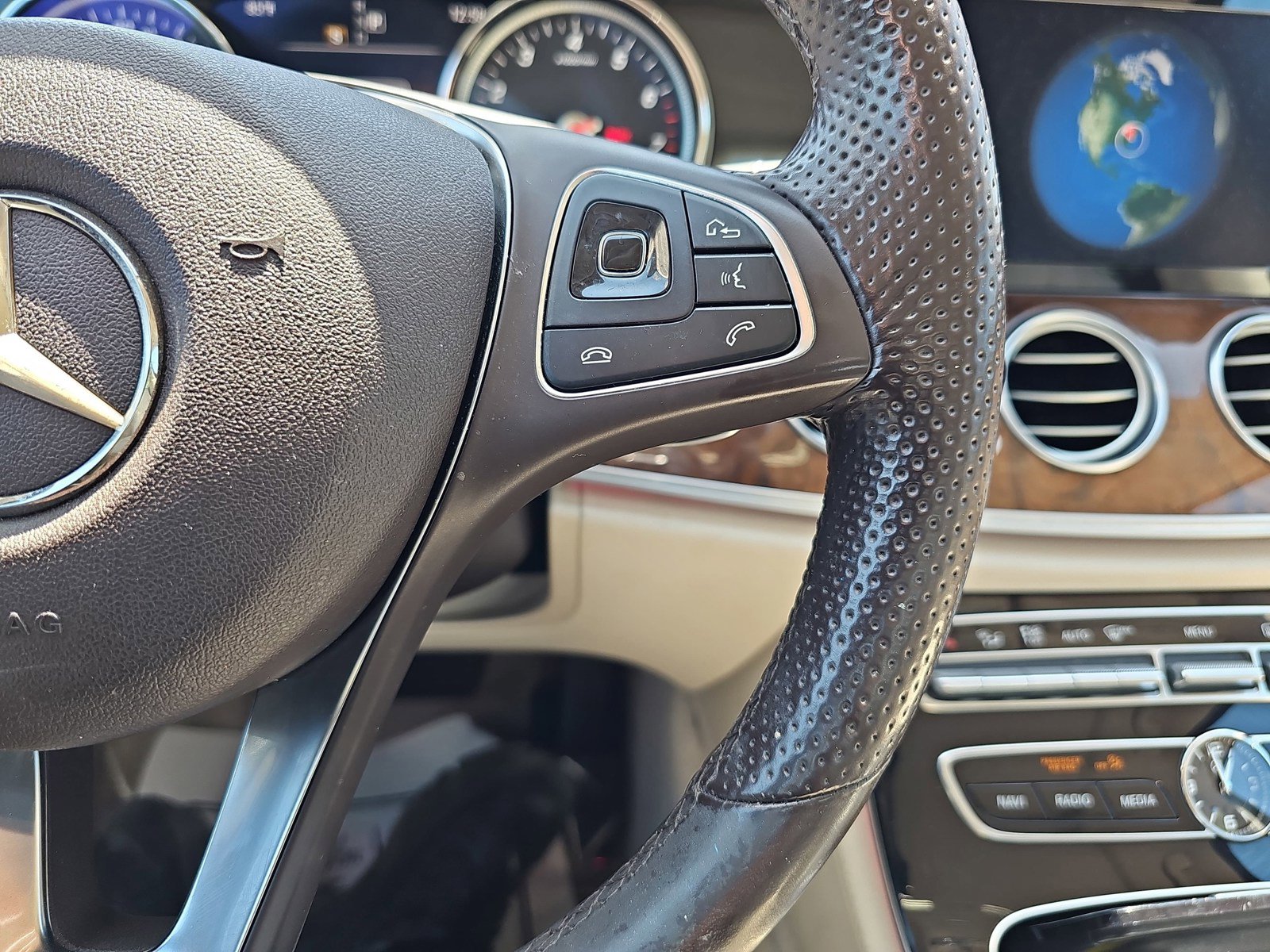 Used 2017 Mercedes-Benz E 300 image 18