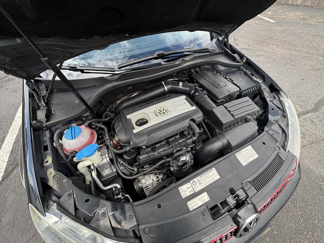 Used 2012 Volkswagen Golf 4-Door FWD image 15