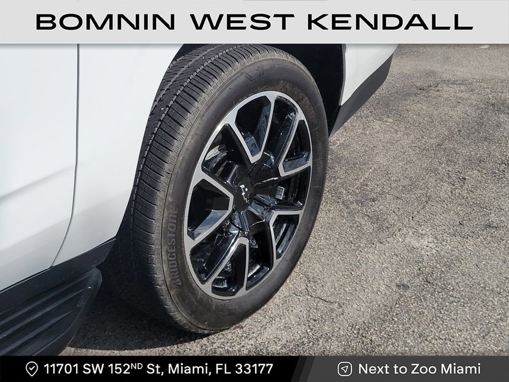 Used 2023 Chevrolet Suburban RST w/ Luxury Package image 8