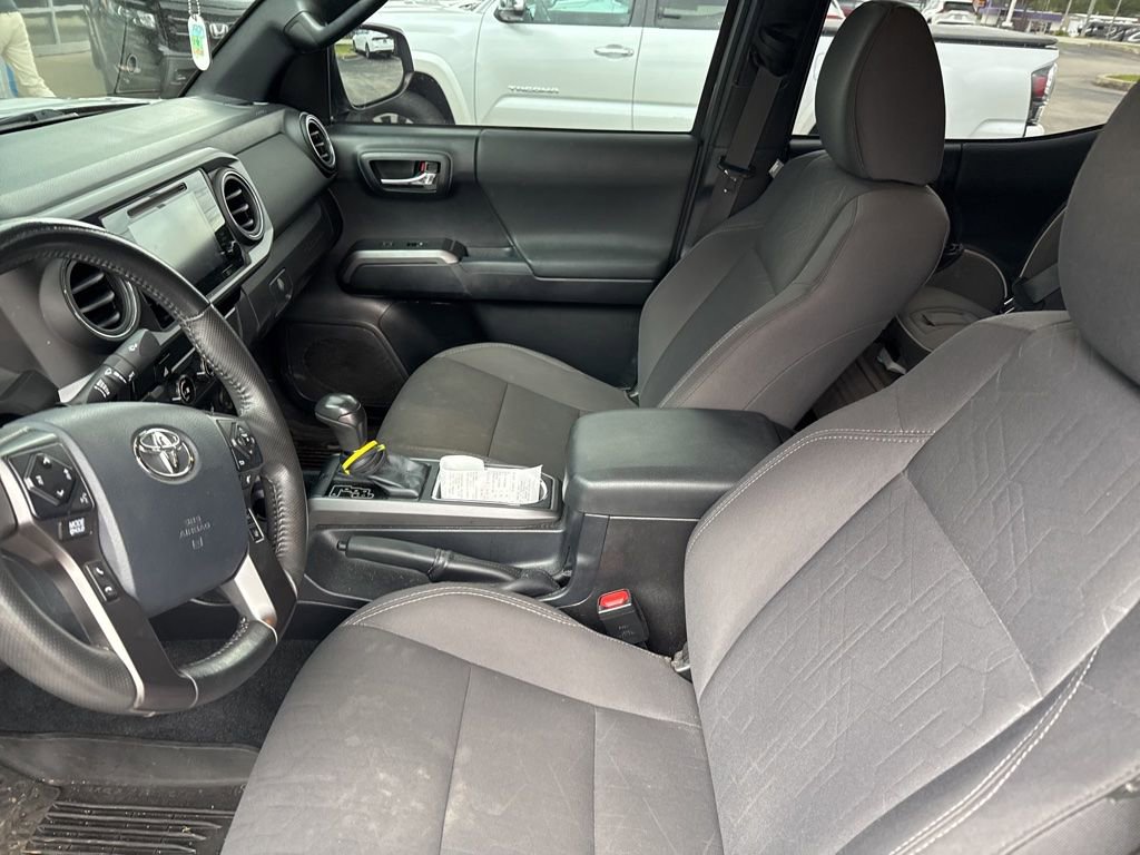 Used 2018 Toyota Tacoma TRD Sport AWD/4WD image 17