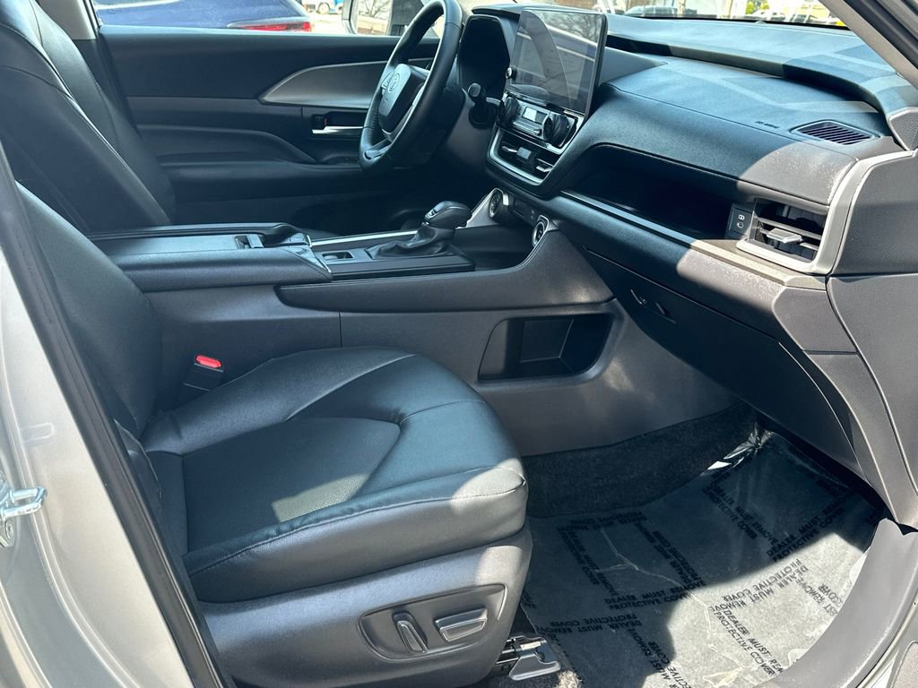 Used 2025 Toyota Grand Highlander XLE image 10