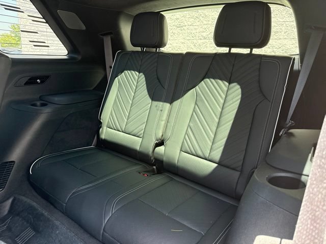 Used 2026 Cadillac Vistiq Platinum w/ LPO, Floor Liner Package AWD/4WD image 10