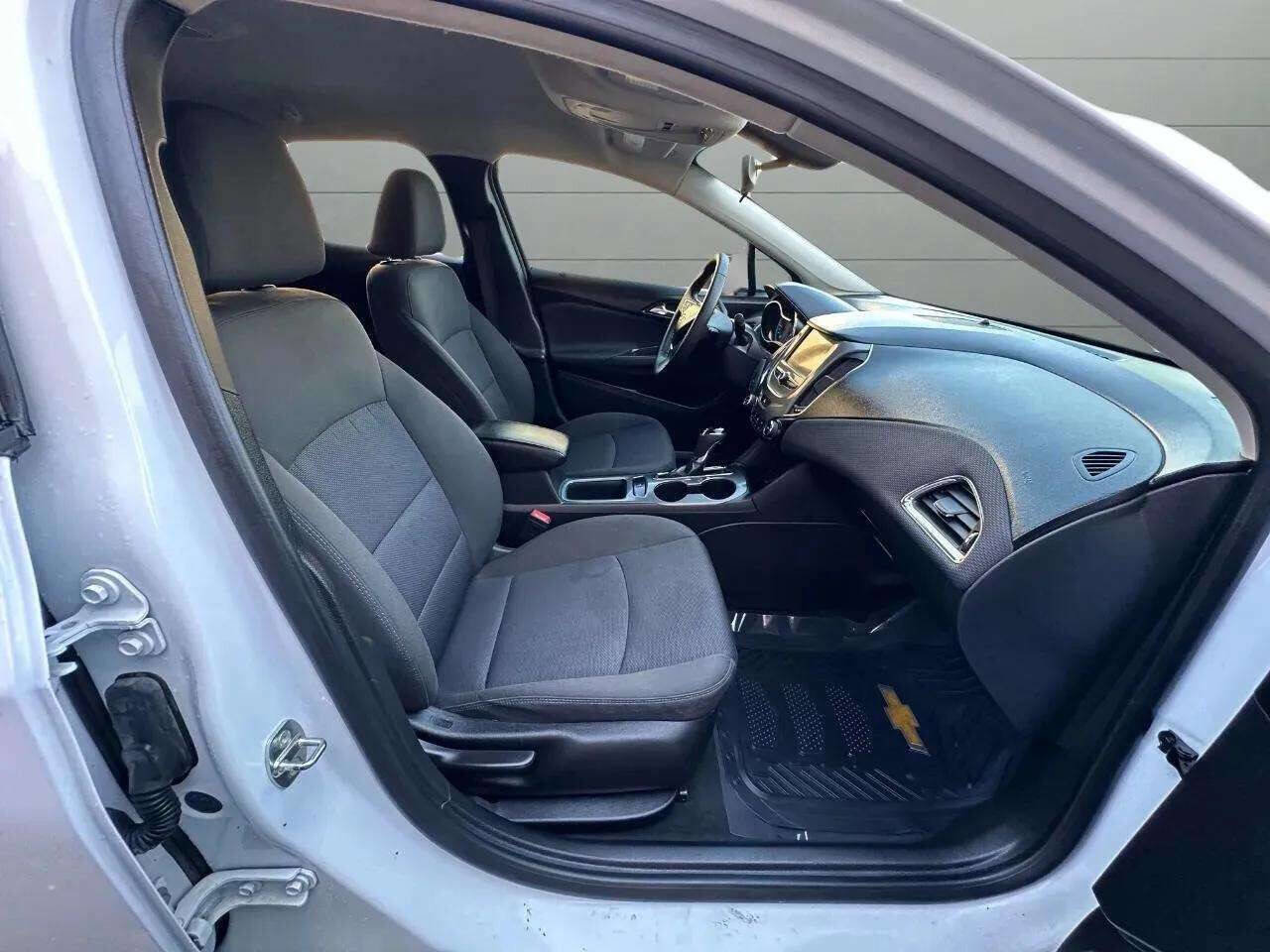 Used 2018 Chevrolet Cruze LT w/ Convenience Package image 46