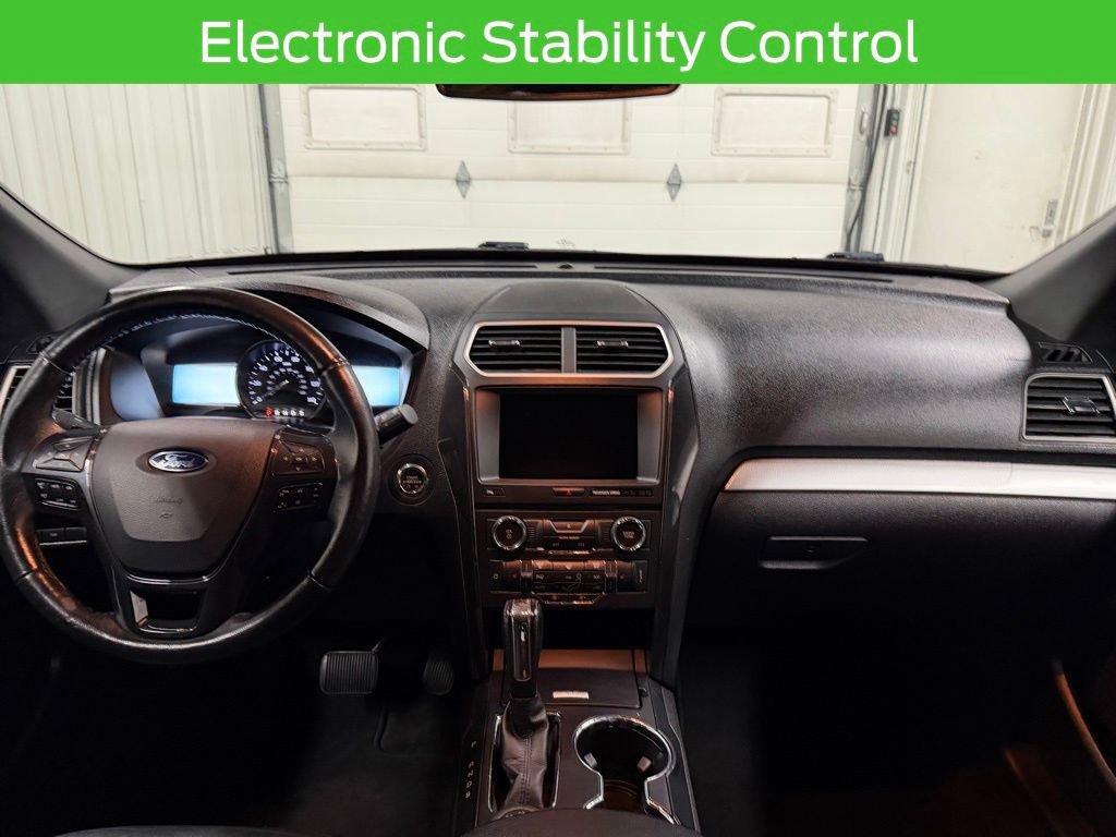 Used 2017 Ford Explorer XLT w/ Equipment Group 202A AWD/4WD image 21