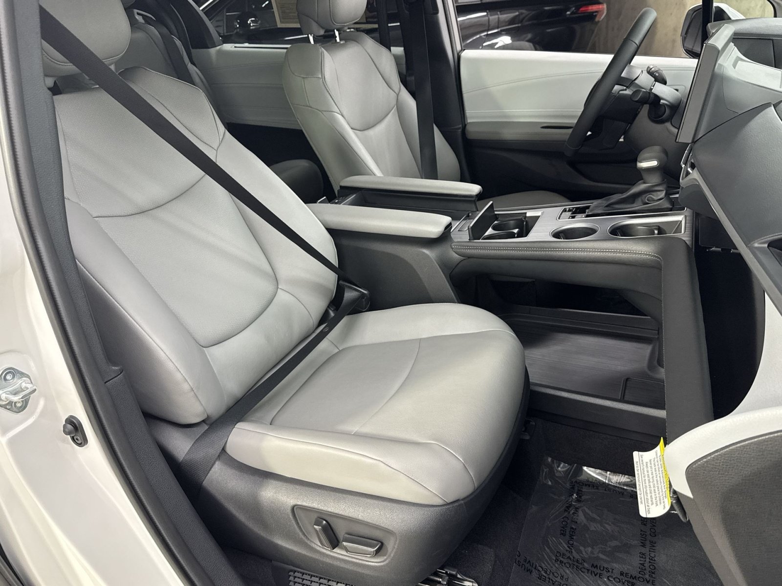 Used 2026 Toyota Sienna XLE FWD image 41