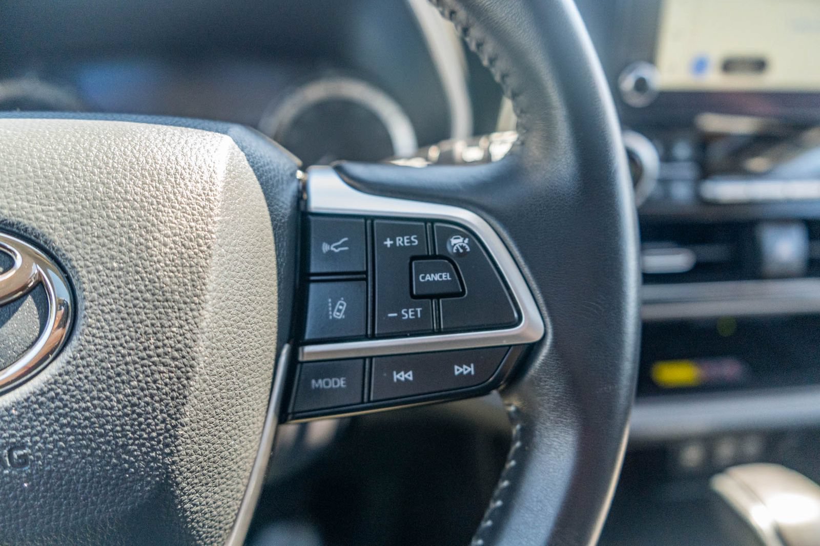 Certified 2025 Toyota Highlander XLE FWD image 30
