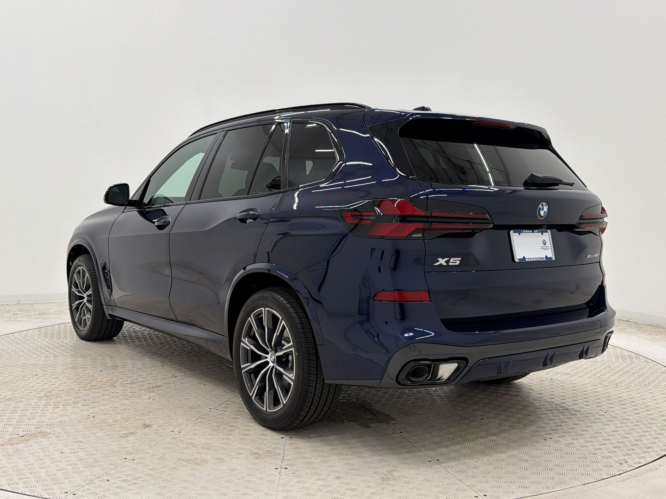 New 2026 BMW X5 xDrive40i w/ M Sport Package AWD/4WD image 3