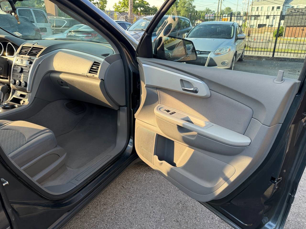 Used 2011 Chevrolet Traverse LS FWD image 16
