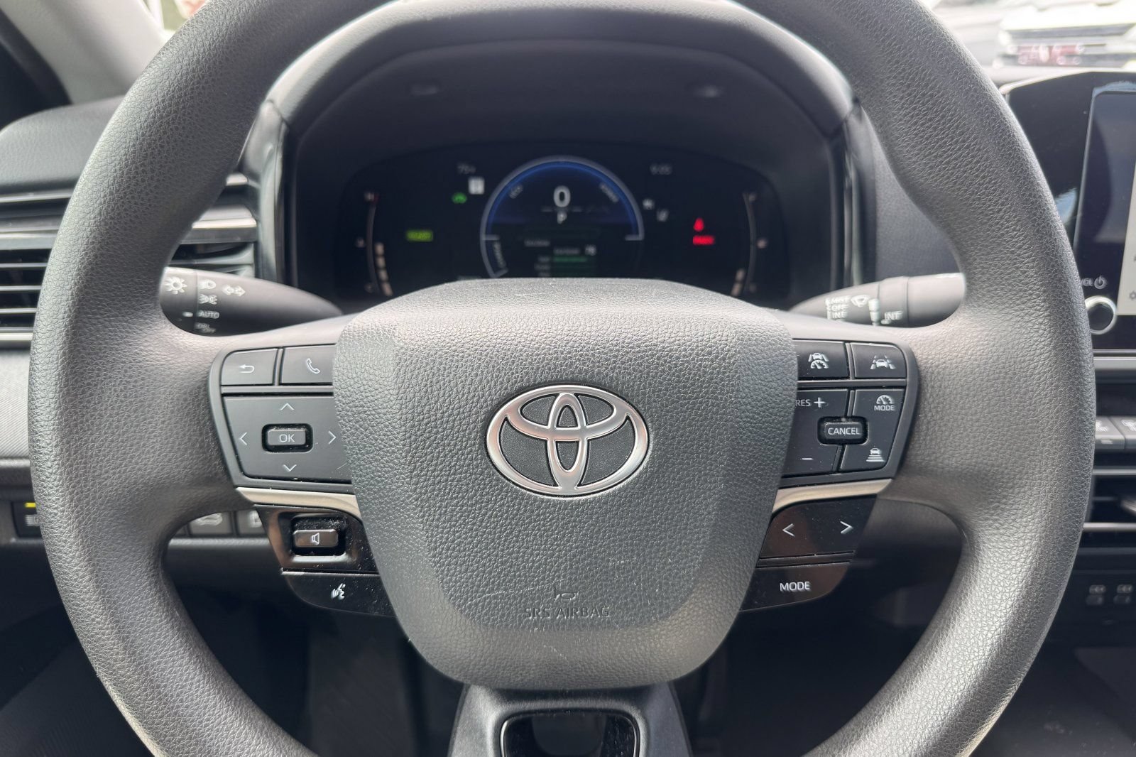 Used 2025 Toyota Camry LE FWD image 24