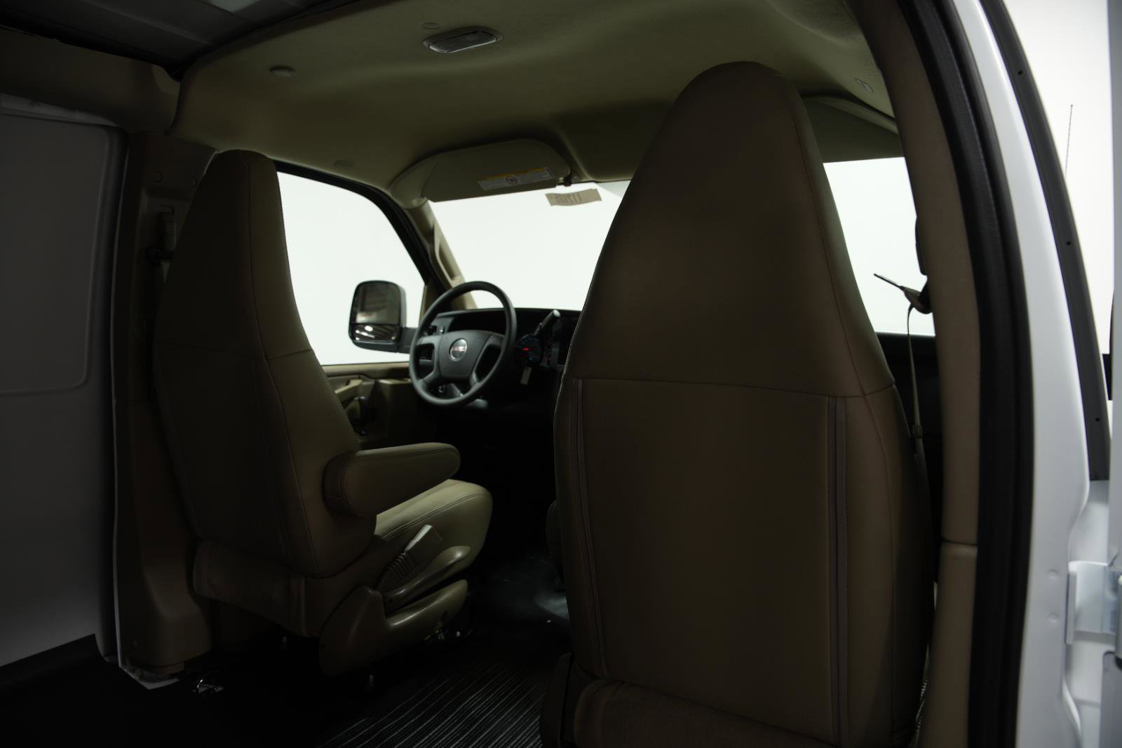 New 2026 GMC Savana 2500 Extended RWD image 17