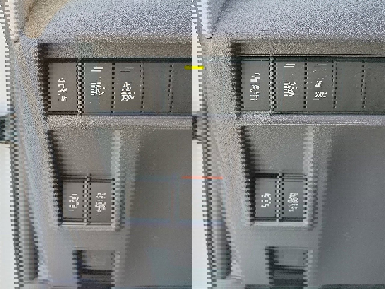 Used 2024 Toyota Sienna Limited image 32