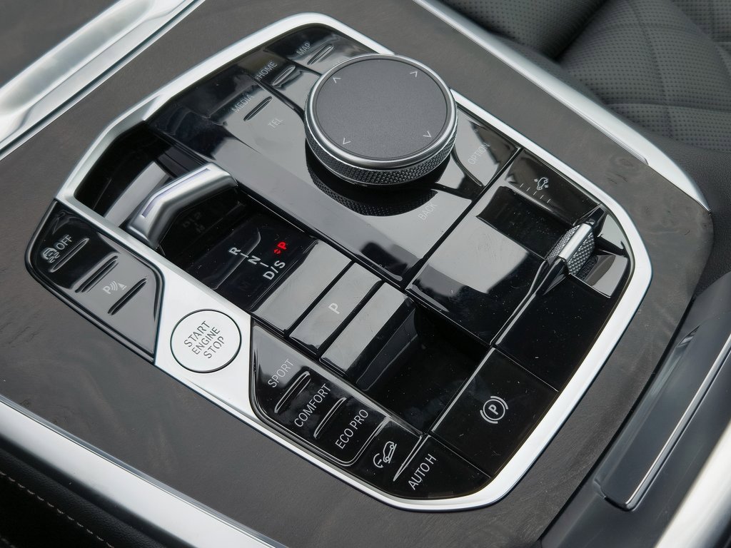 New 2026 BMW X7 xDrive40i w/ Premium Package image 12