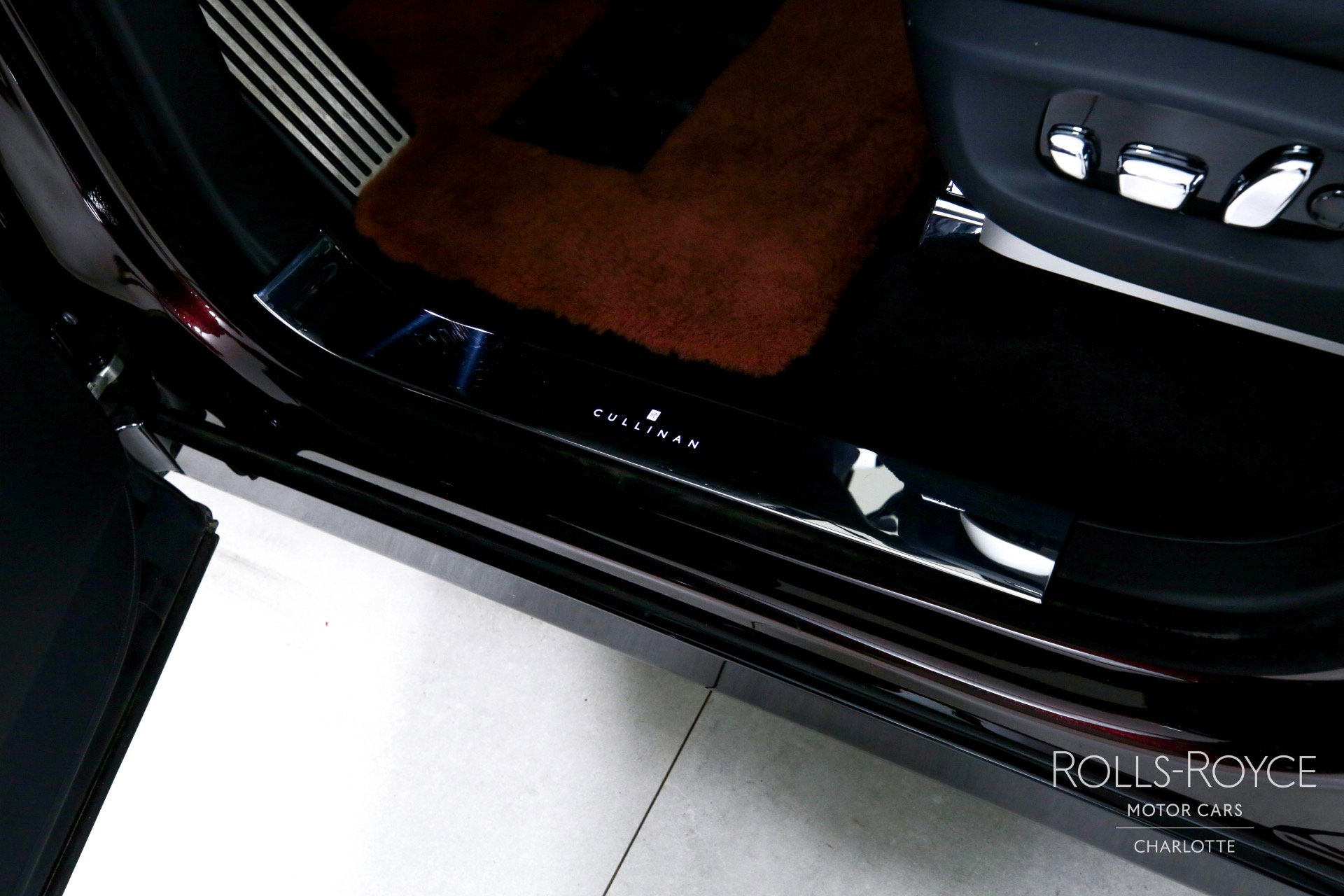 Certified 2025 Rolls-Royce Cullinan image 17