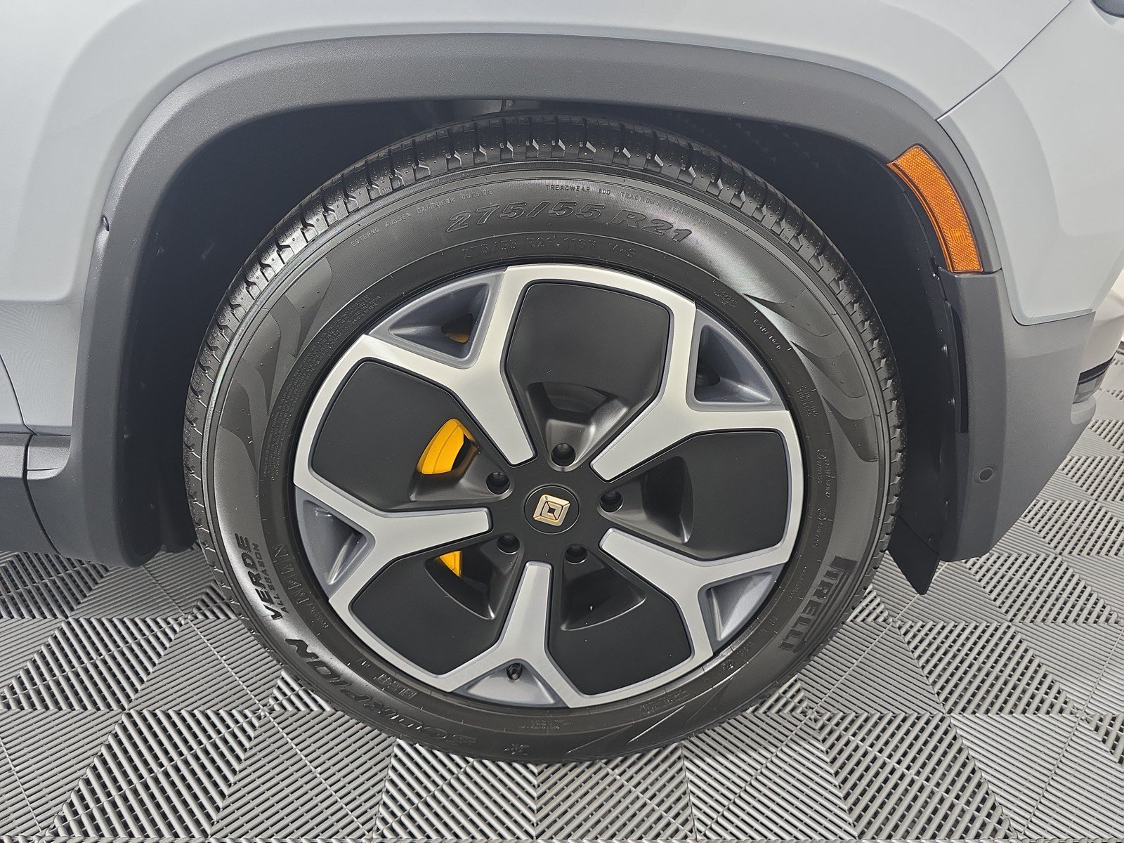 Used 2024 Rivian R1S Adventure AWD/4WD image 11