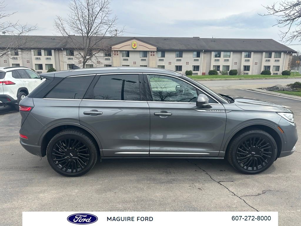 Used 2022 Lincoln Corsair Reserve w/ Equipment Group 201A image 3