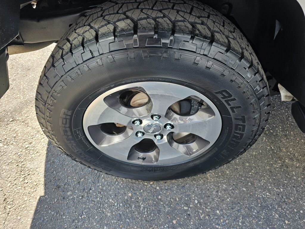 Used 2017 Jeep Wrangler Unlimited Sahara AWD/4WD image 8