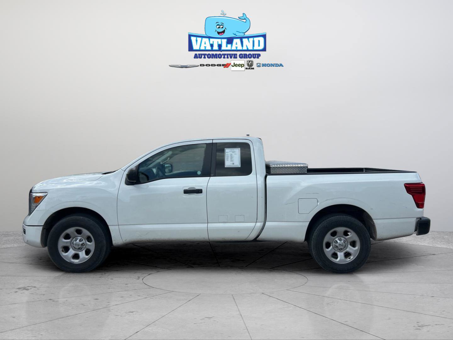 Used 2022 Nissan Titan S image 32
