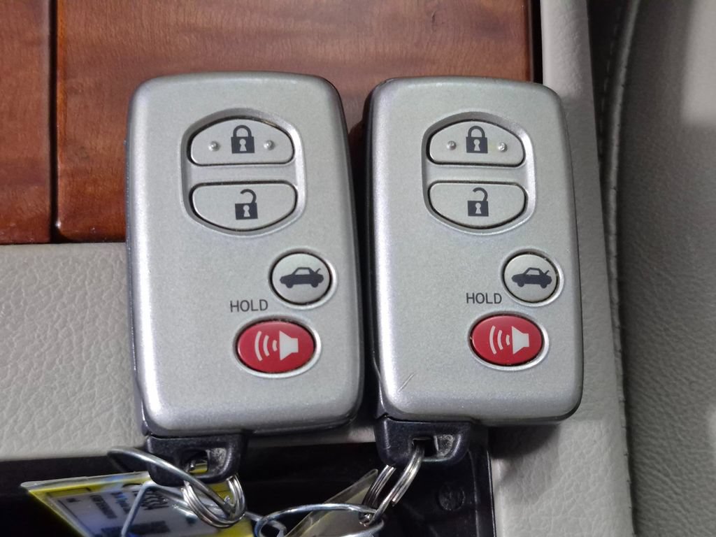Used 2010 Toyota Camry XLE w/ Leather Pkg FWD image 27