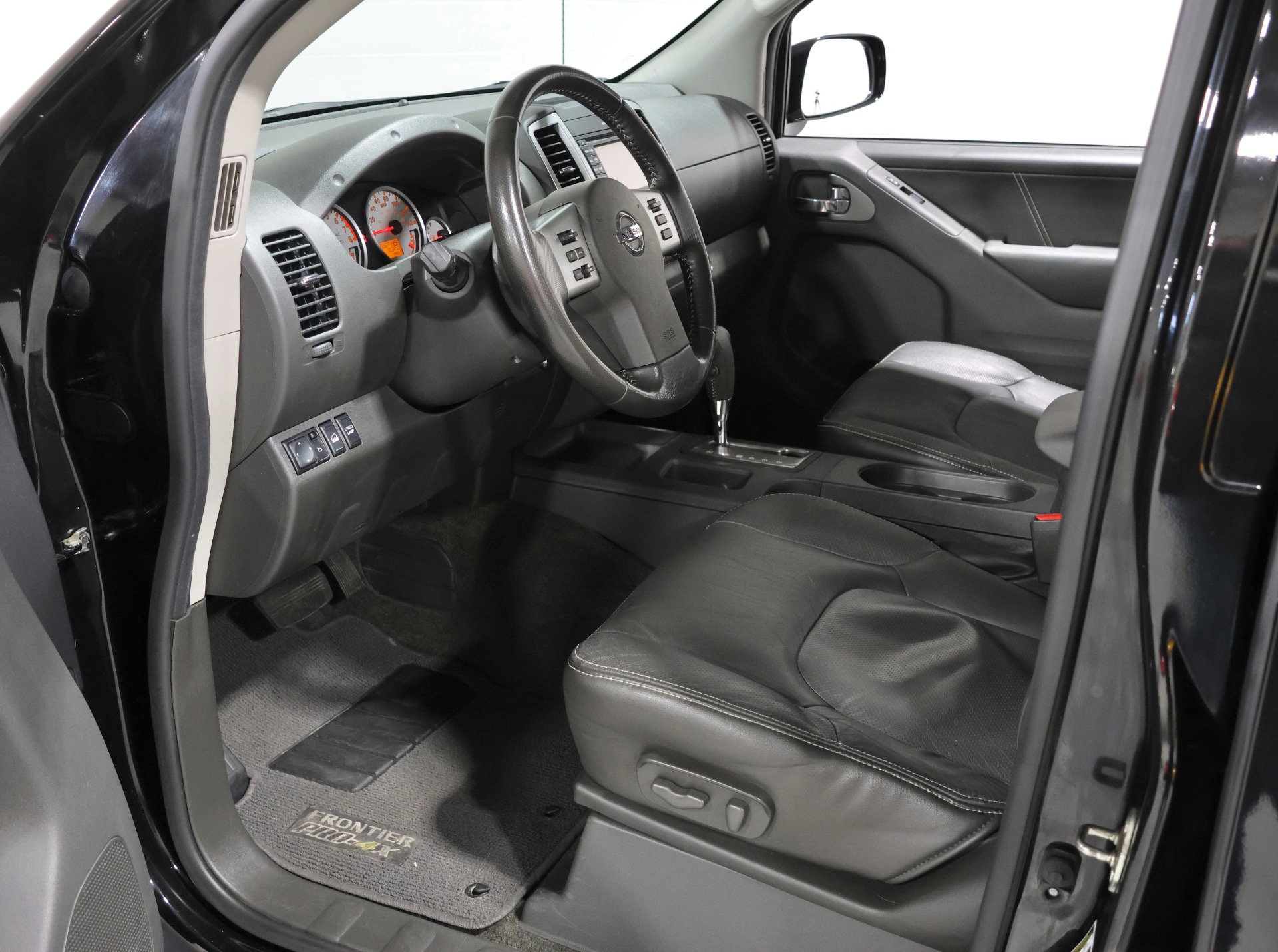 Used 2017 Nissan Frontier PRO-4X w/ Pro-4x Luxury Package AWD/4WD image 74