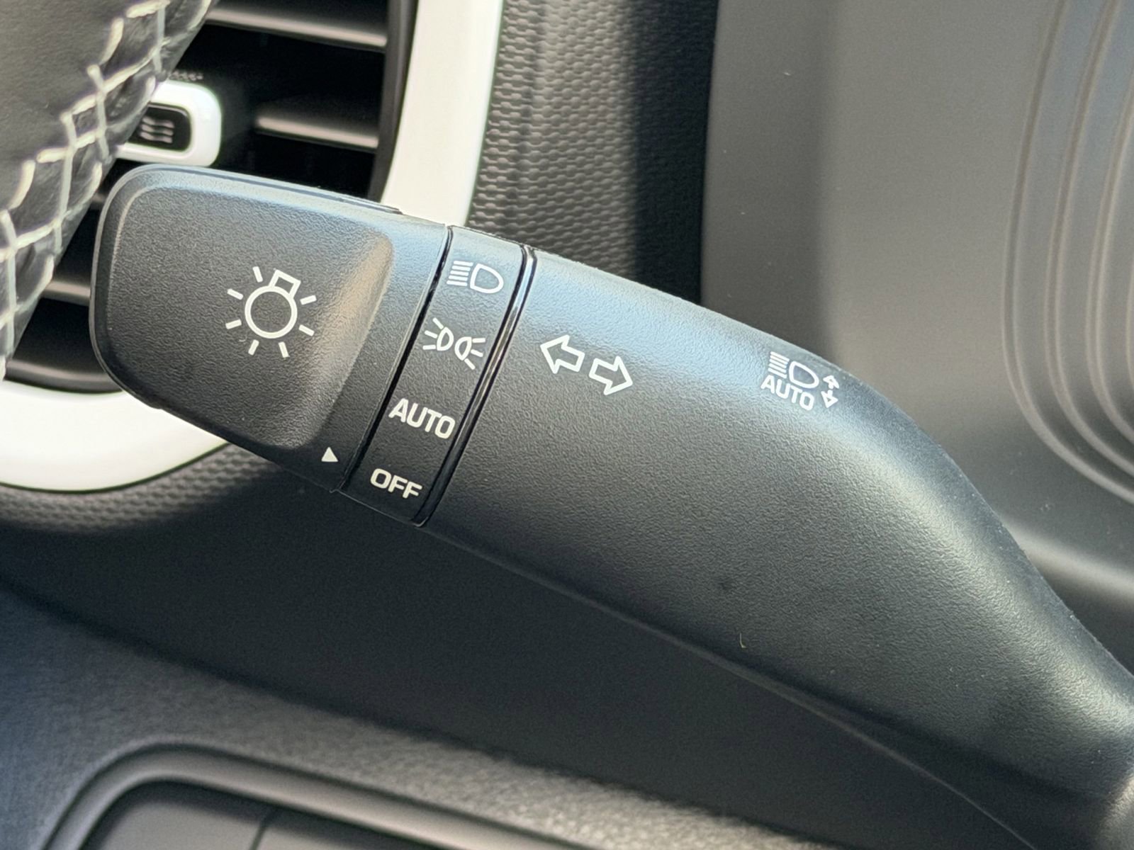 New 2025 Hyundai Venue Limited FWD image 19