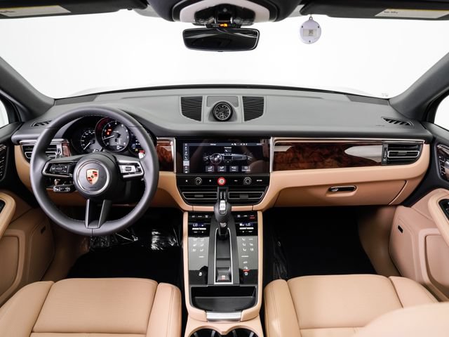 Certified 2026 Porsche Macan AWD/4WD image 22