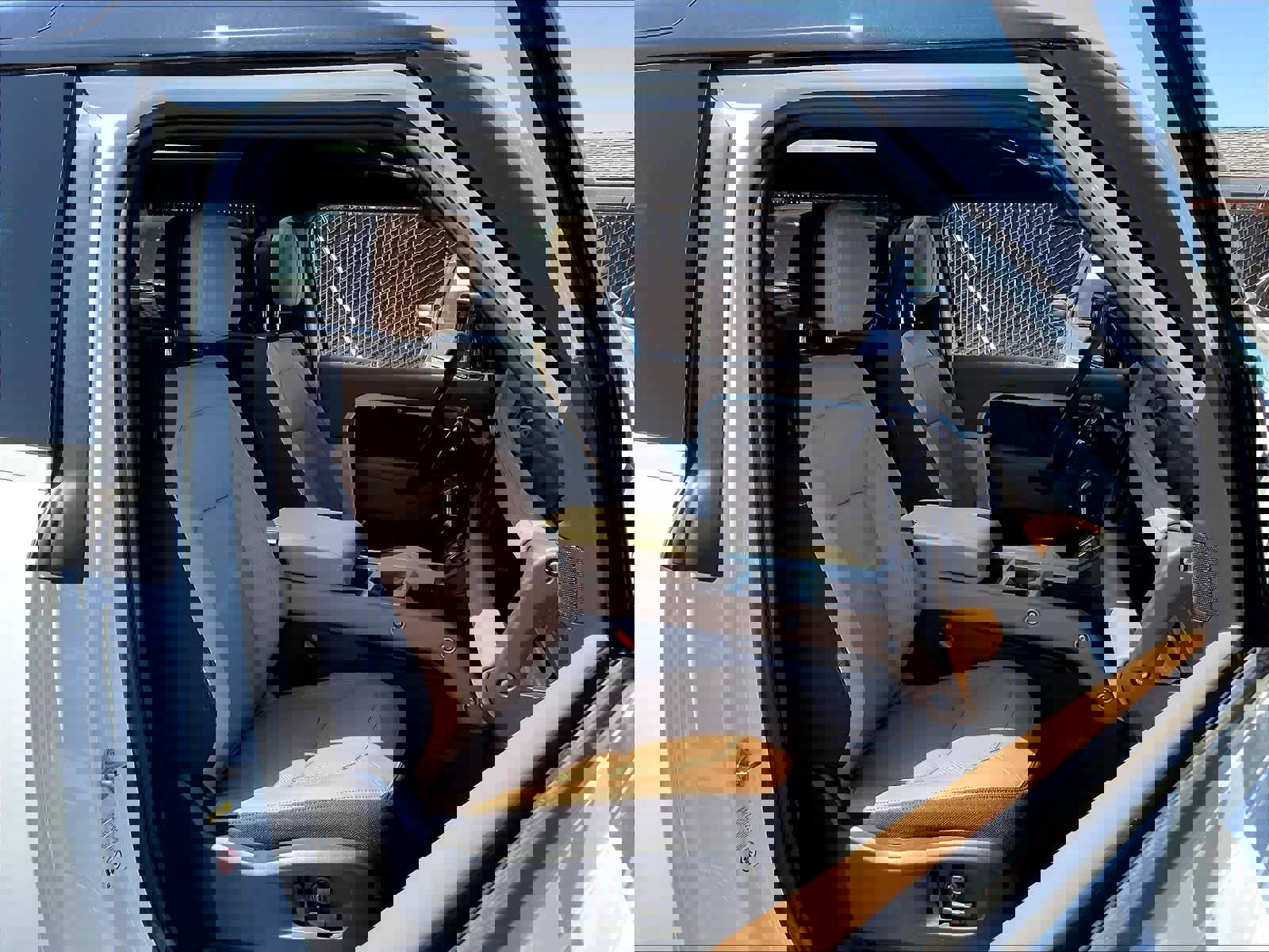 New 2025 Land Rover Defender 90 V8 image 31