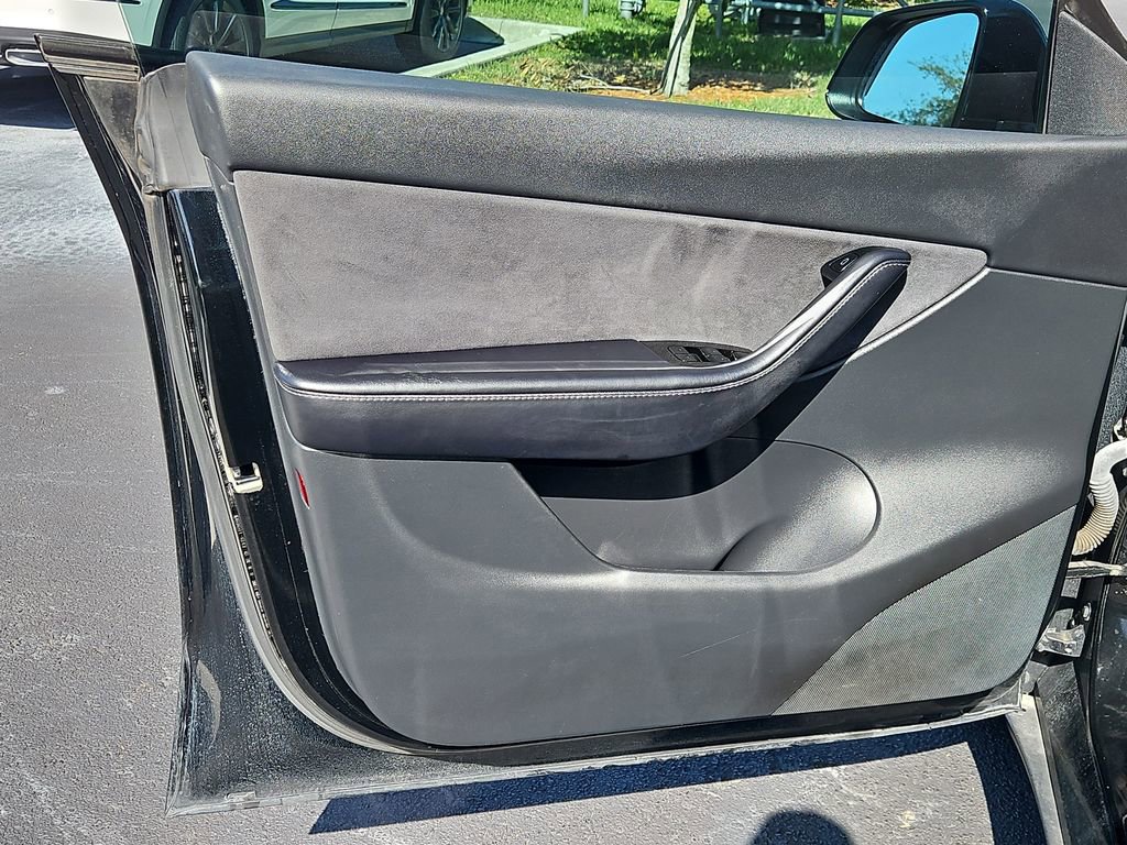 Used 2021 Tesla Model Y Long Range image 15