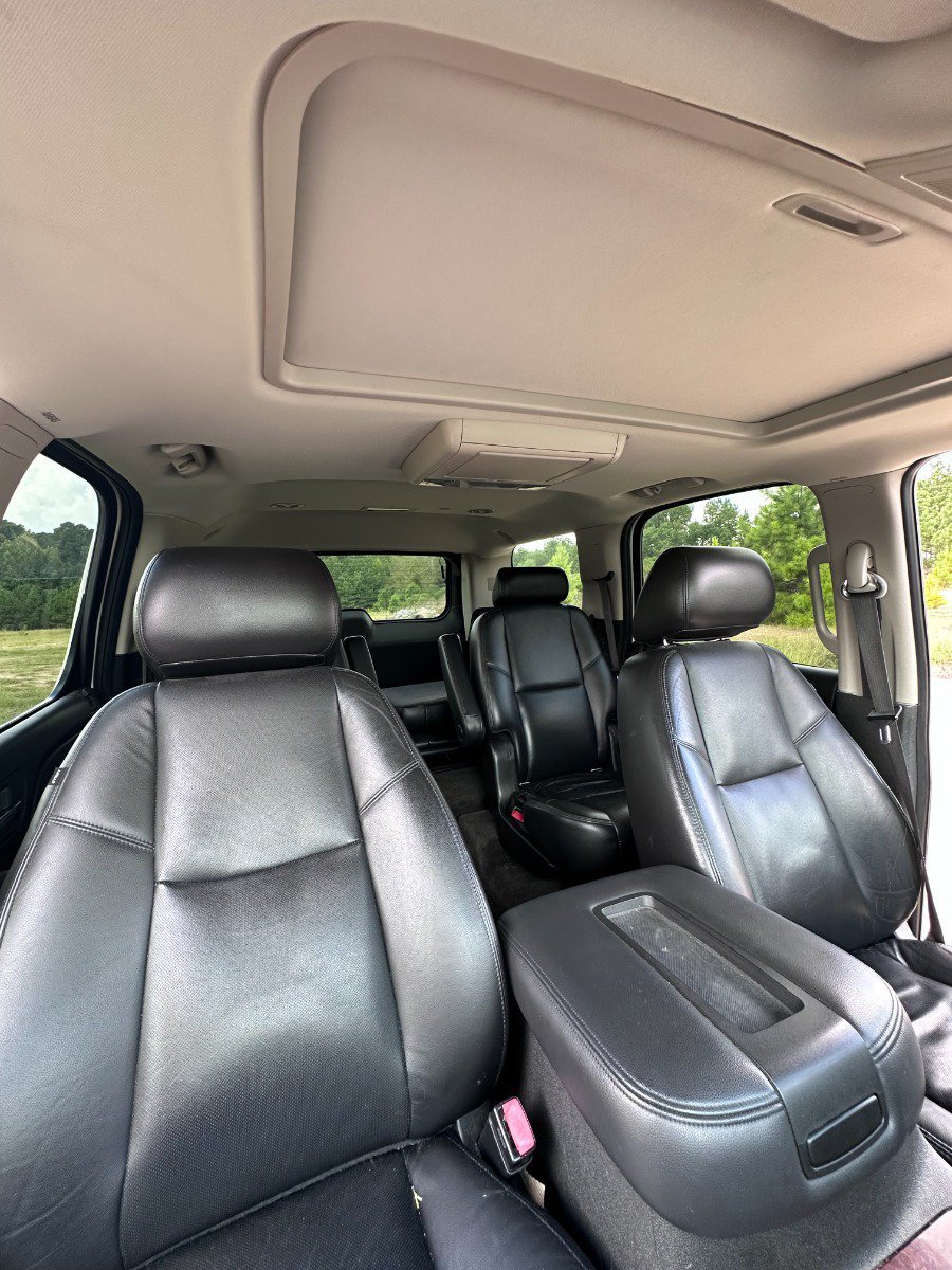 Used 2010 Chevrolet Tahoe LTZ RWD image 23