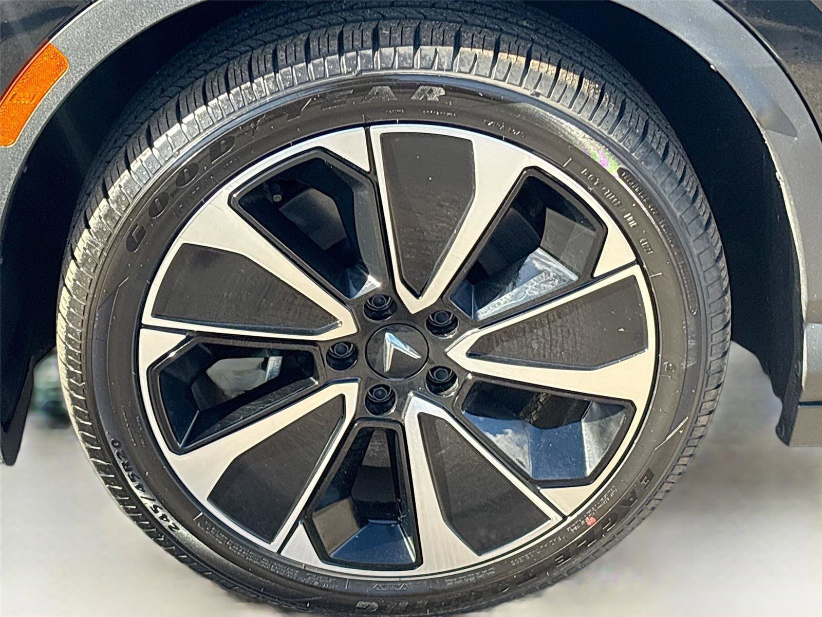 New 2025 VinFast VF 8 Plus image 32