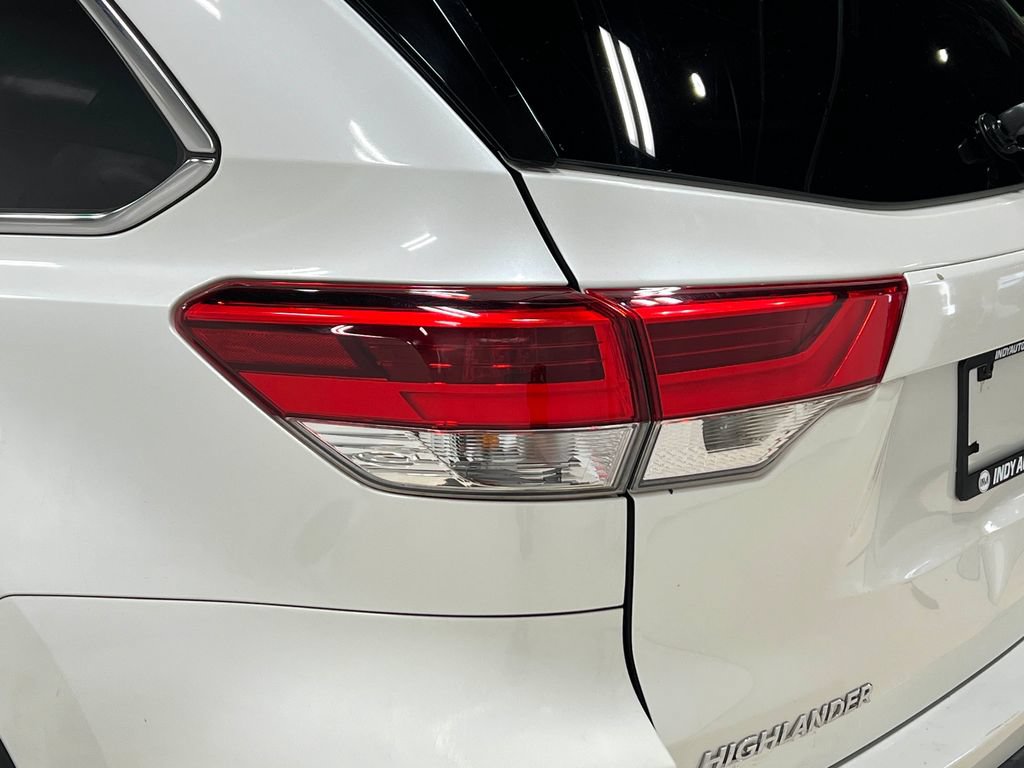 Used 2018 Toyota Highlander XLE AWD/4WD image 36