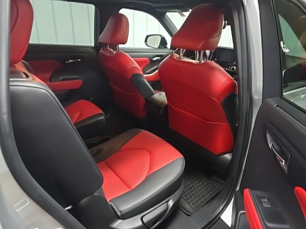 Used 2022 Toyota Highlander XSE AWD/4WD image 18