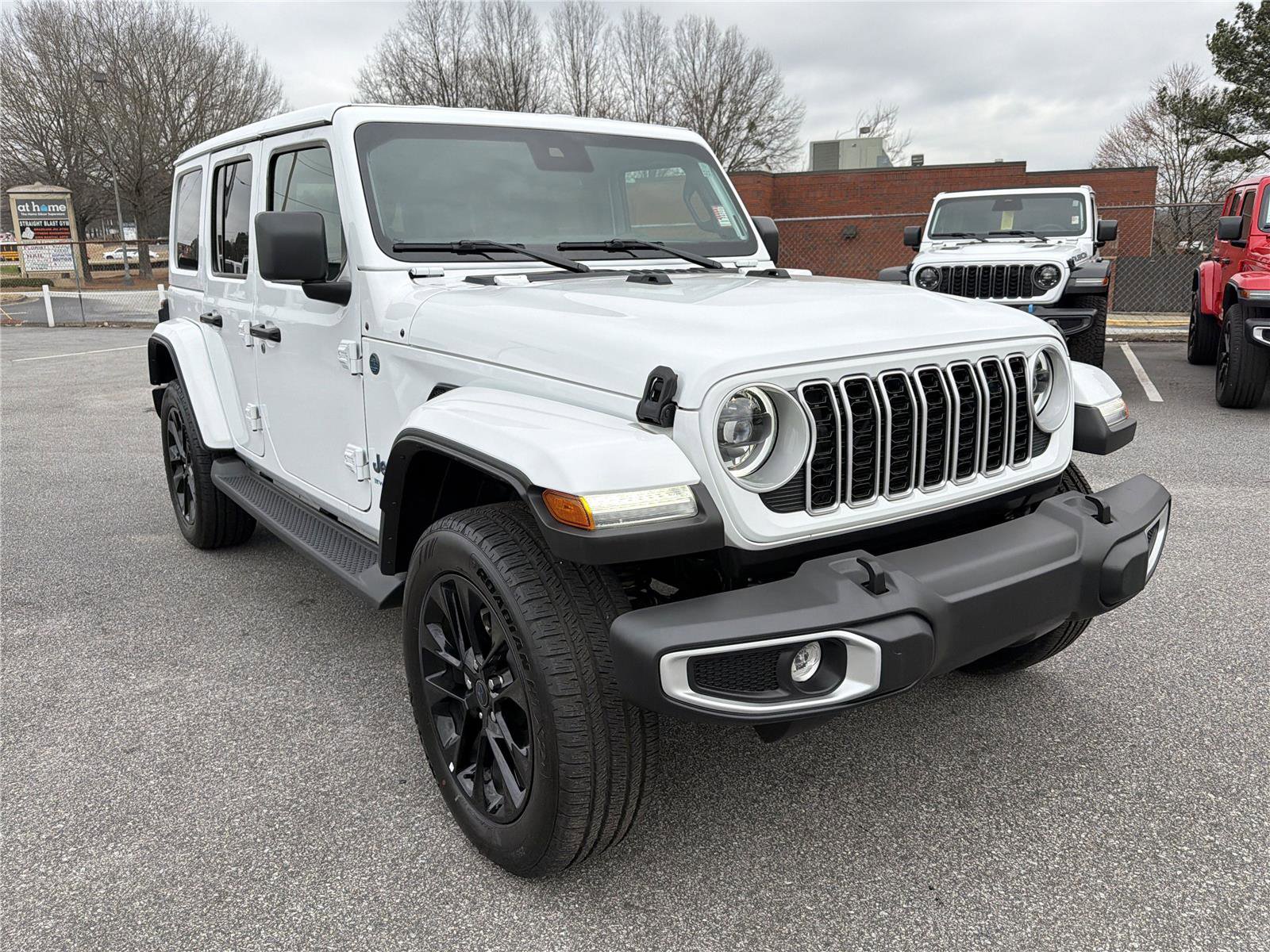 Used 2025 Jeep Wrangler Sahara image 4