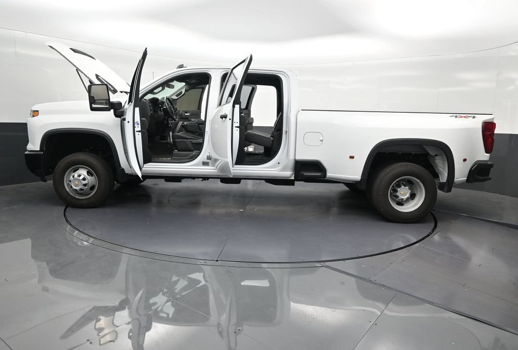 Used 2025 Chevrolet Silverado 3500 W/T AWD/4WD image 33