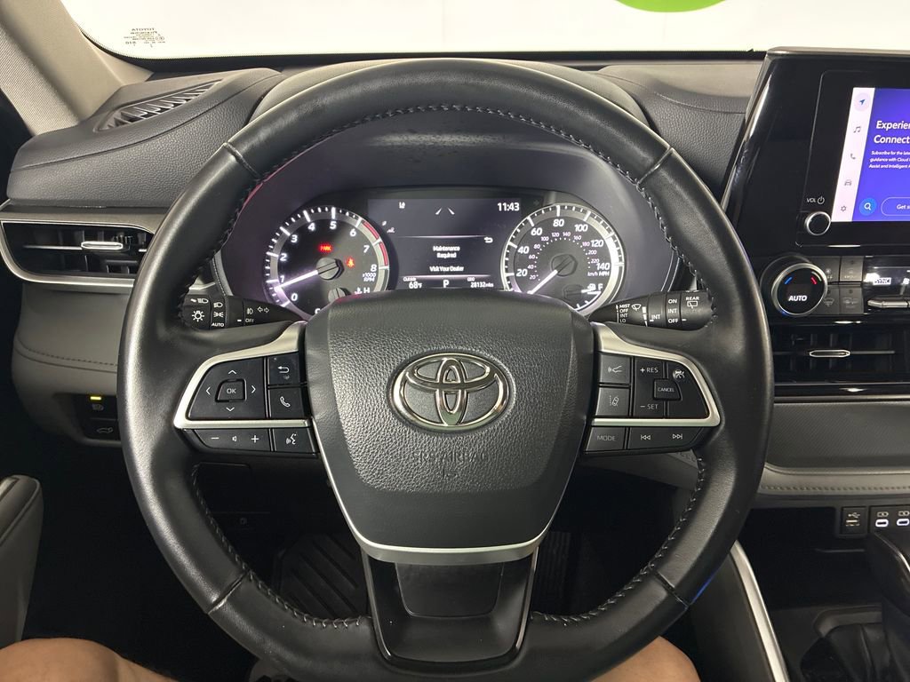 Used 2023 Toyota Highlander LE image 9