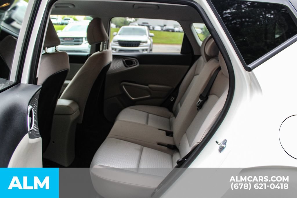 Used 2025 Kia Soul LX w/ LX Technology Package FWD image 18