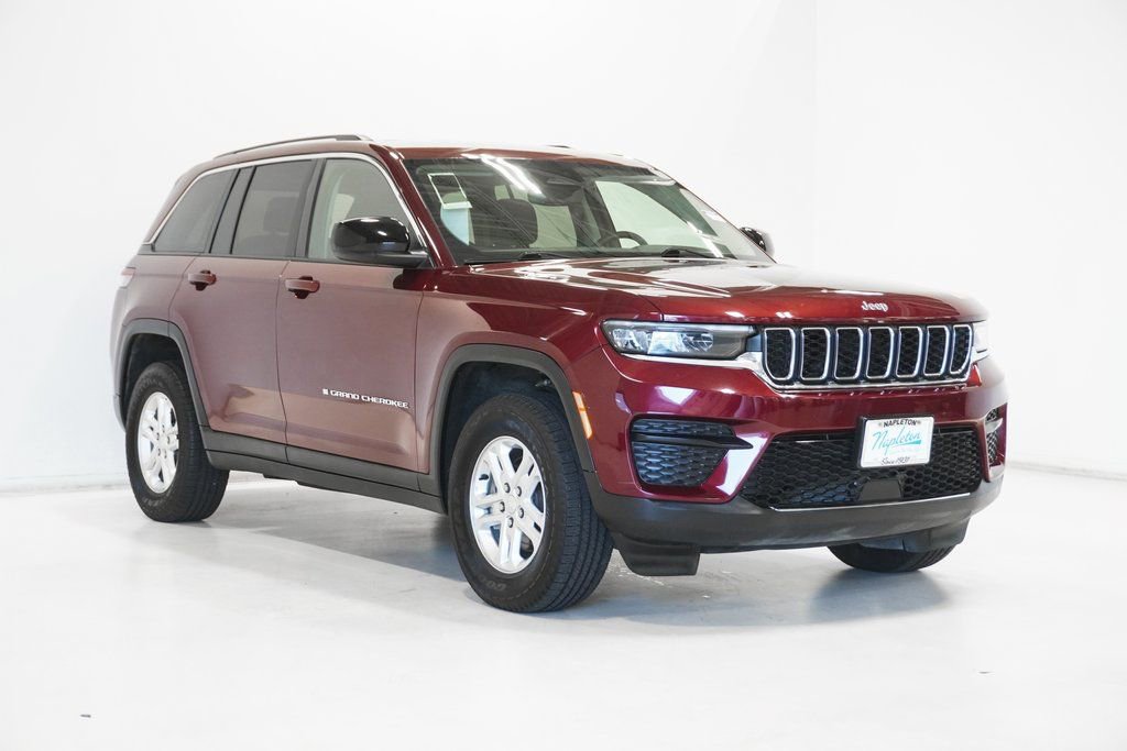Certified 2024 Jeep Grand Cherokee Laredo image 4