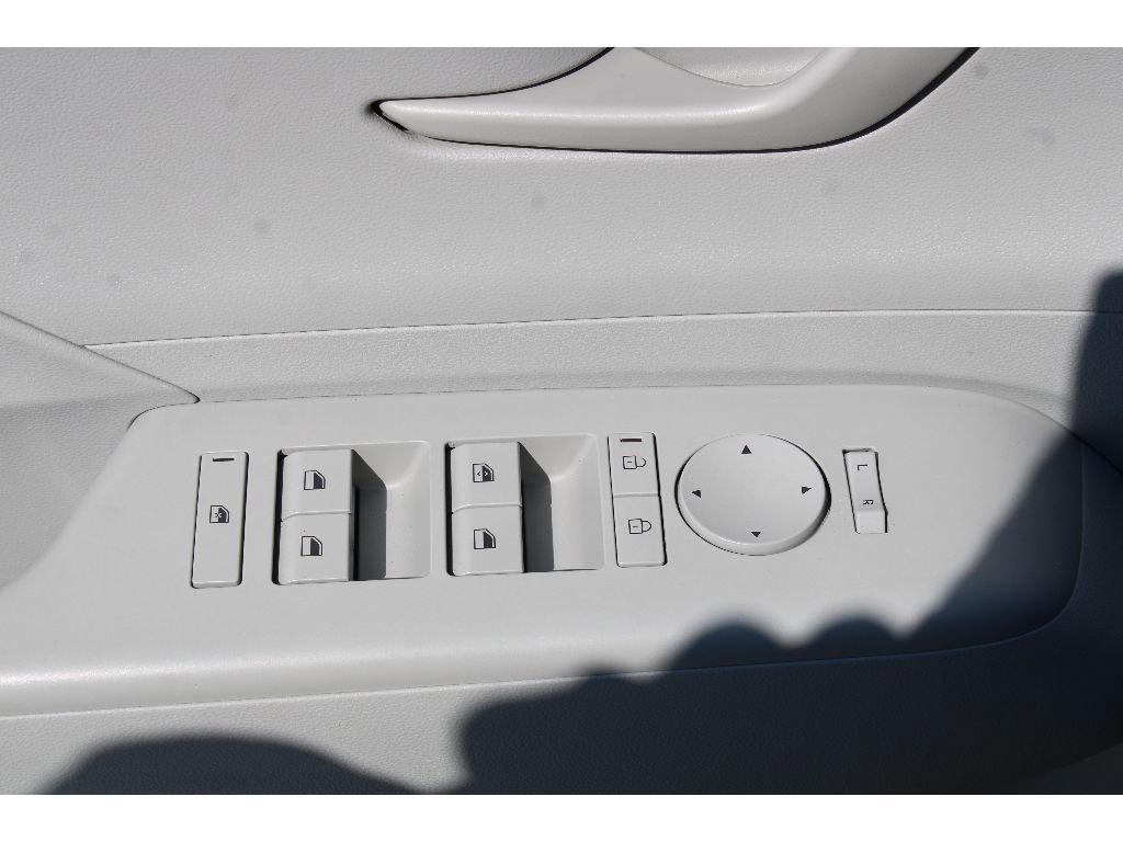 Used 2024 Hyundai Kona SEL image 15