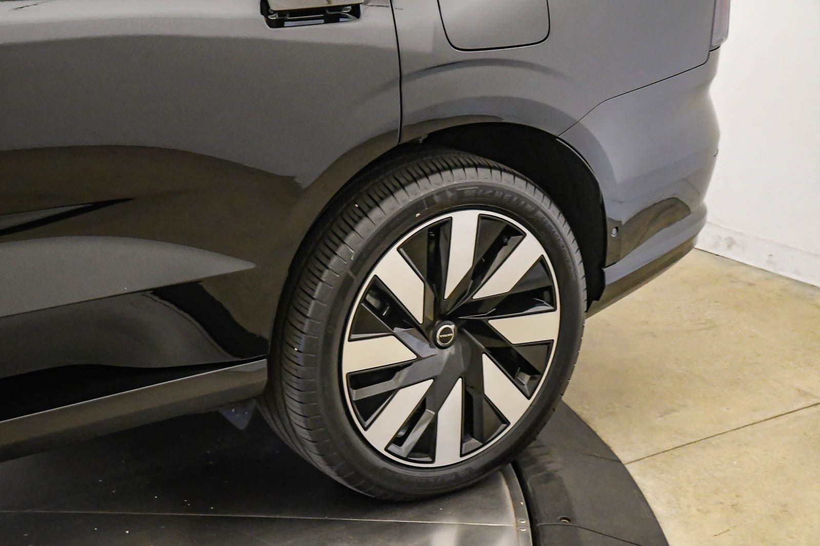 Certified 2026 Volvo EX90 Plus AWD/4WD image 10