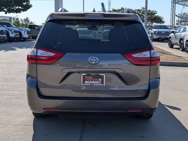 Used 2019 Toyota Sienna XLE w/ XLE Navigation Package FWD image 7