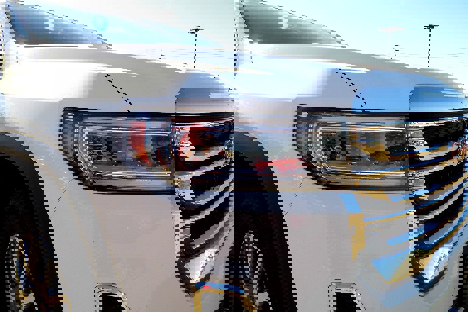 Used 2023 GMC Acadia SLT image 9