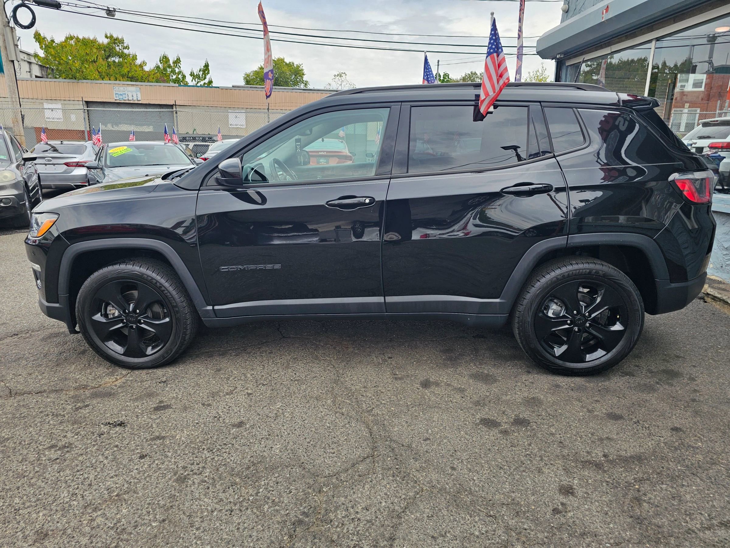 Used 2019 Jeep Compass Latitude image 2