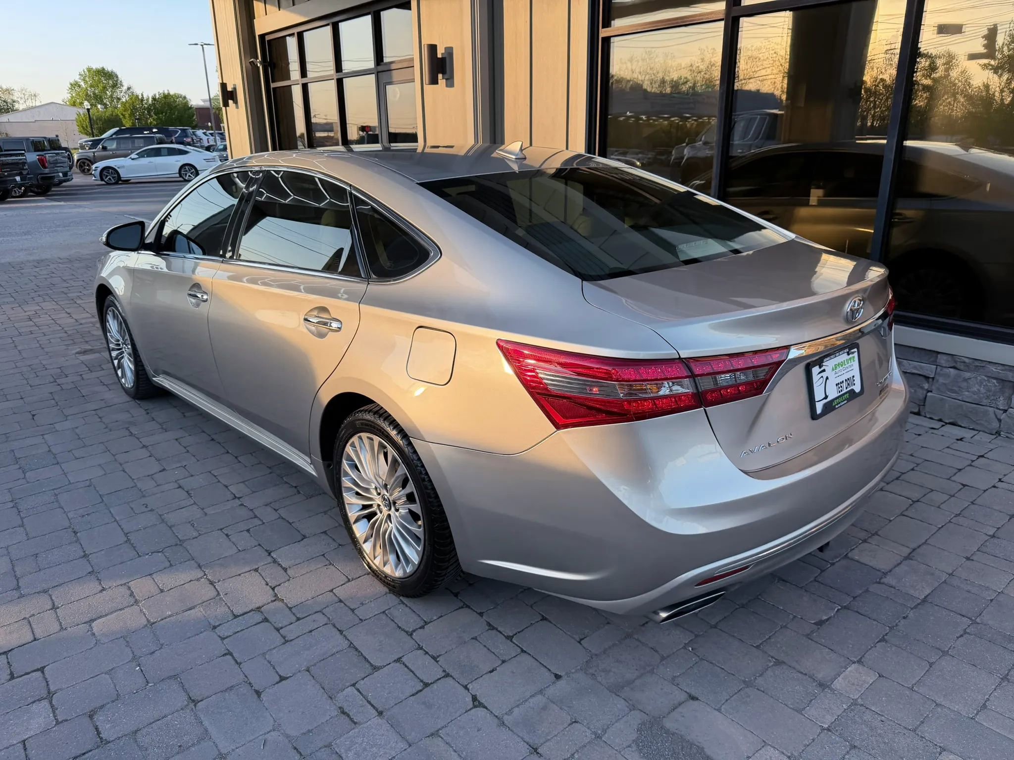 Used 2017 Toyota Avalon Limited FWD image 69