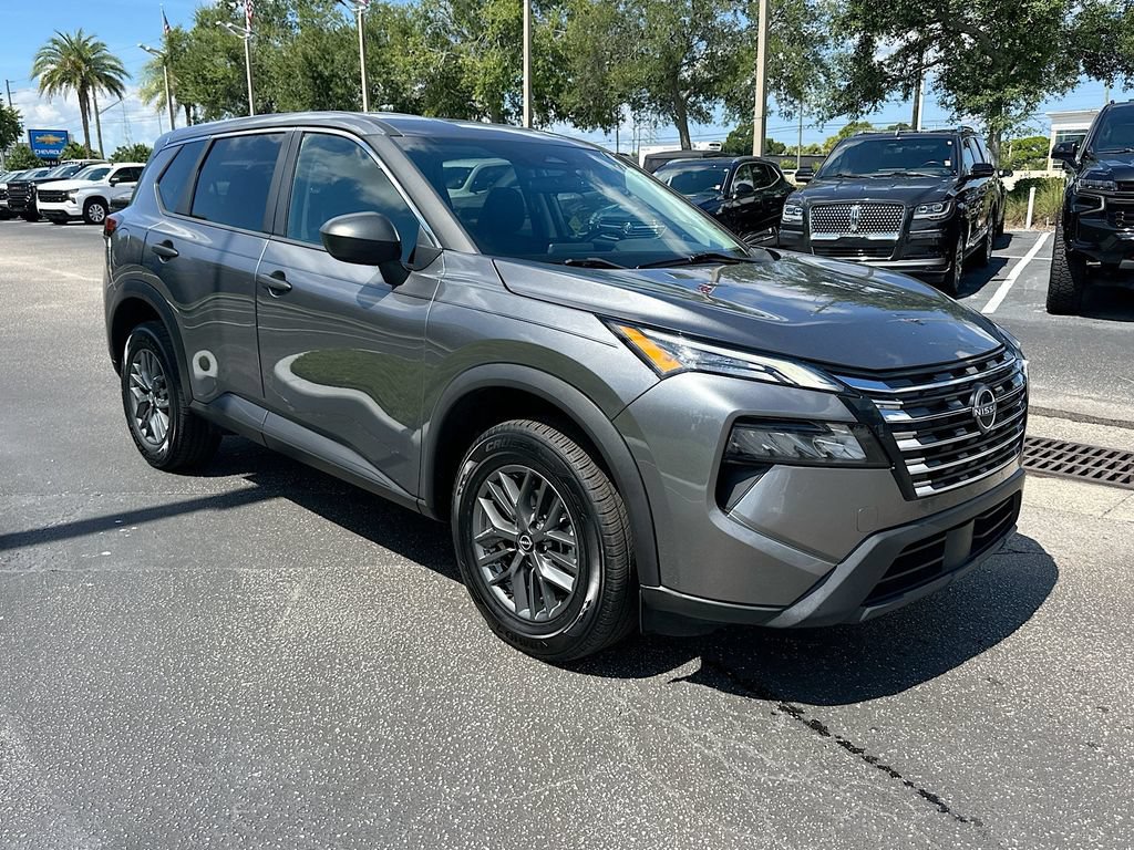 Used 2024 Nissan Rogue S FWD image 3