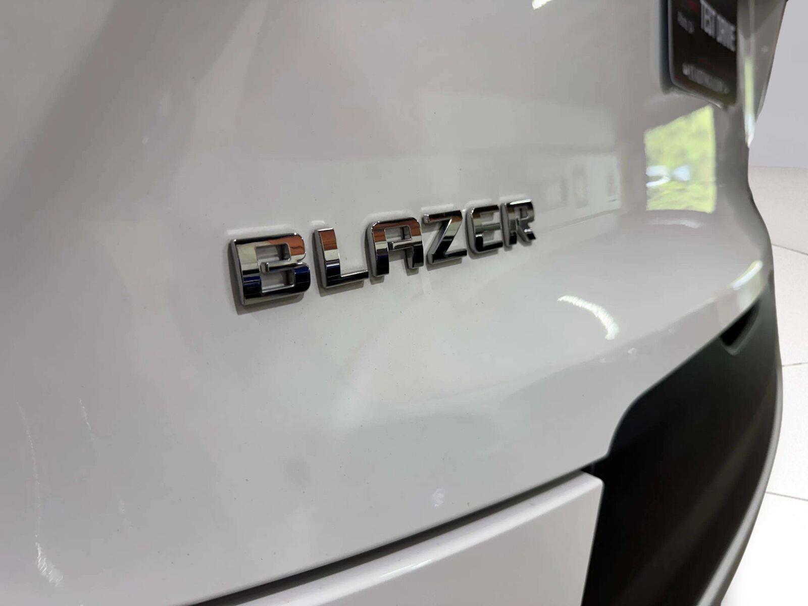 Used 2024 Chevrolet Blazer LT FWD image 19