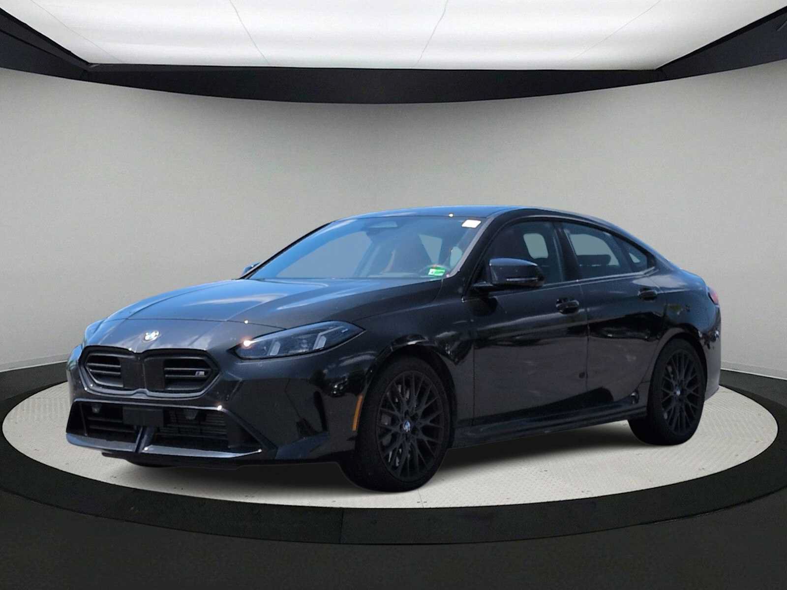 Used 2025 BMW M235i xDrive w/ M Performance Package AWD/4WD image 4