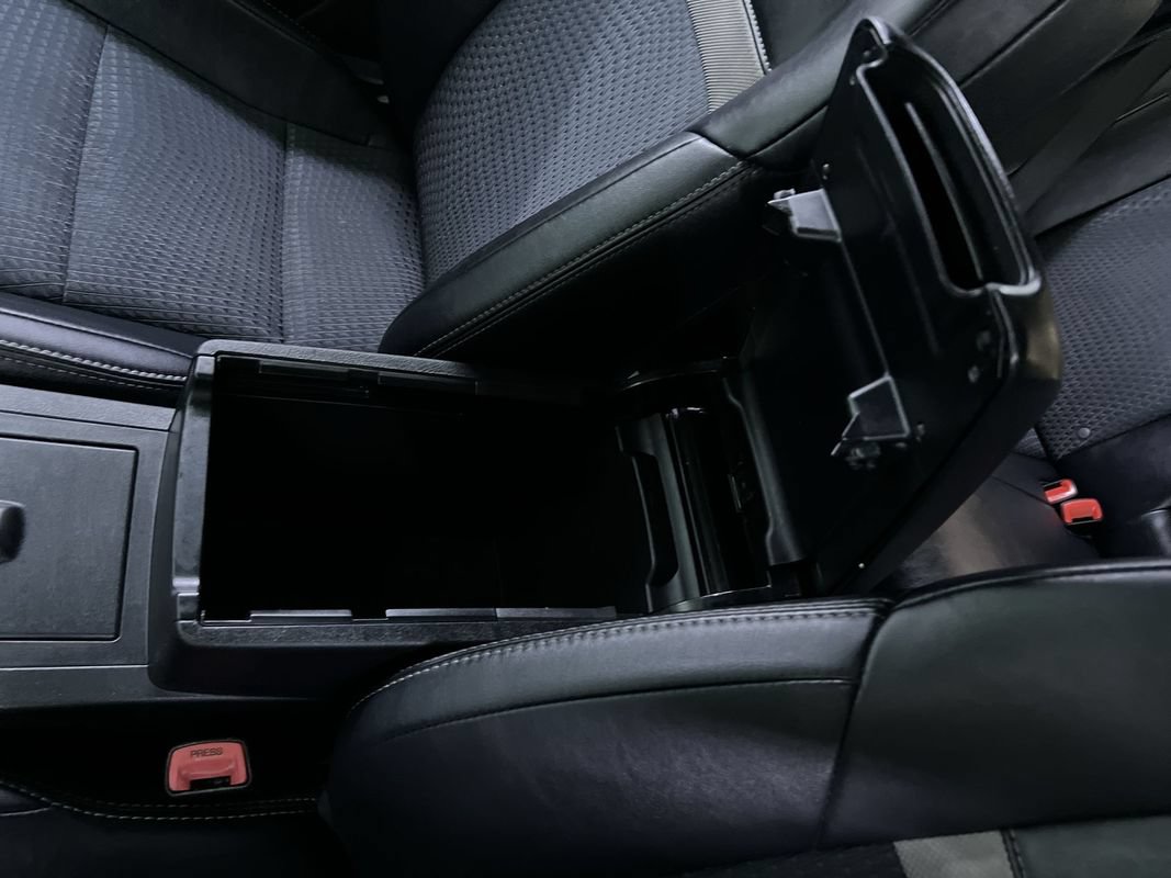 Used 2014 Toyota Camry SE FWD image 25