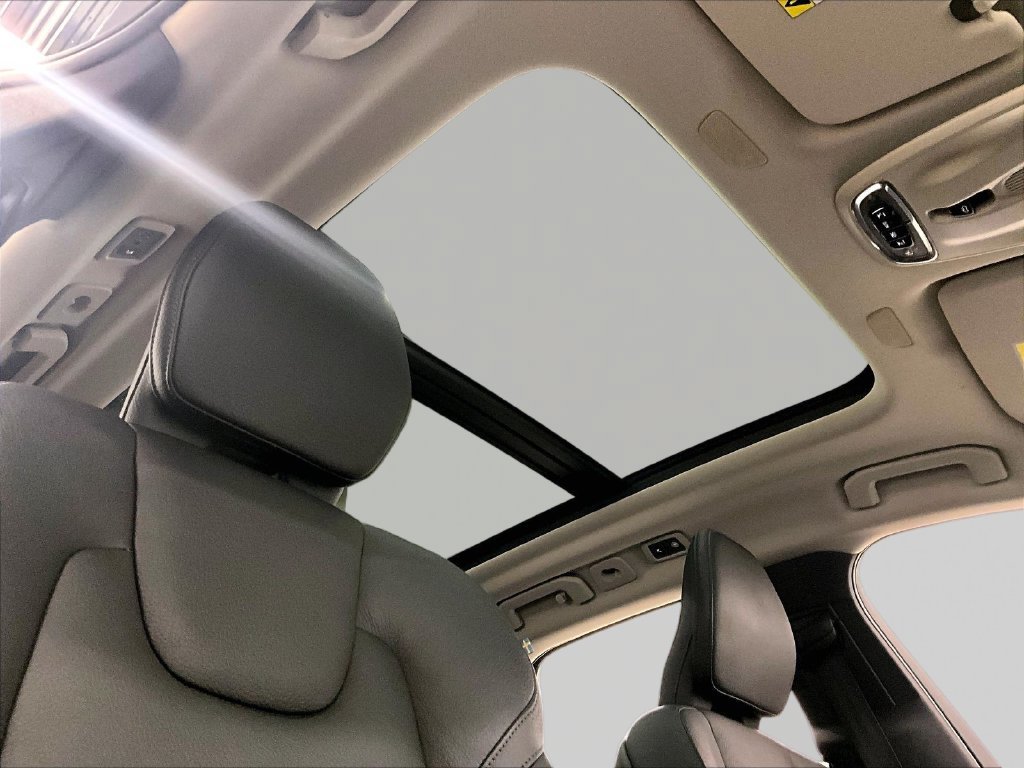 Used 2019 Volvo XC60 T6 Momentum w/ Multimedia Package AWD/4WD image 27