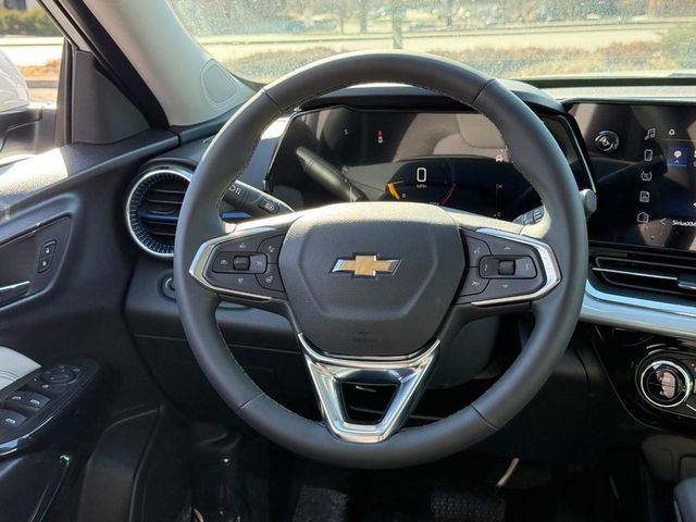 Used 2025 Chevrolet Trax LT w/ Driver Confidence Package image 13