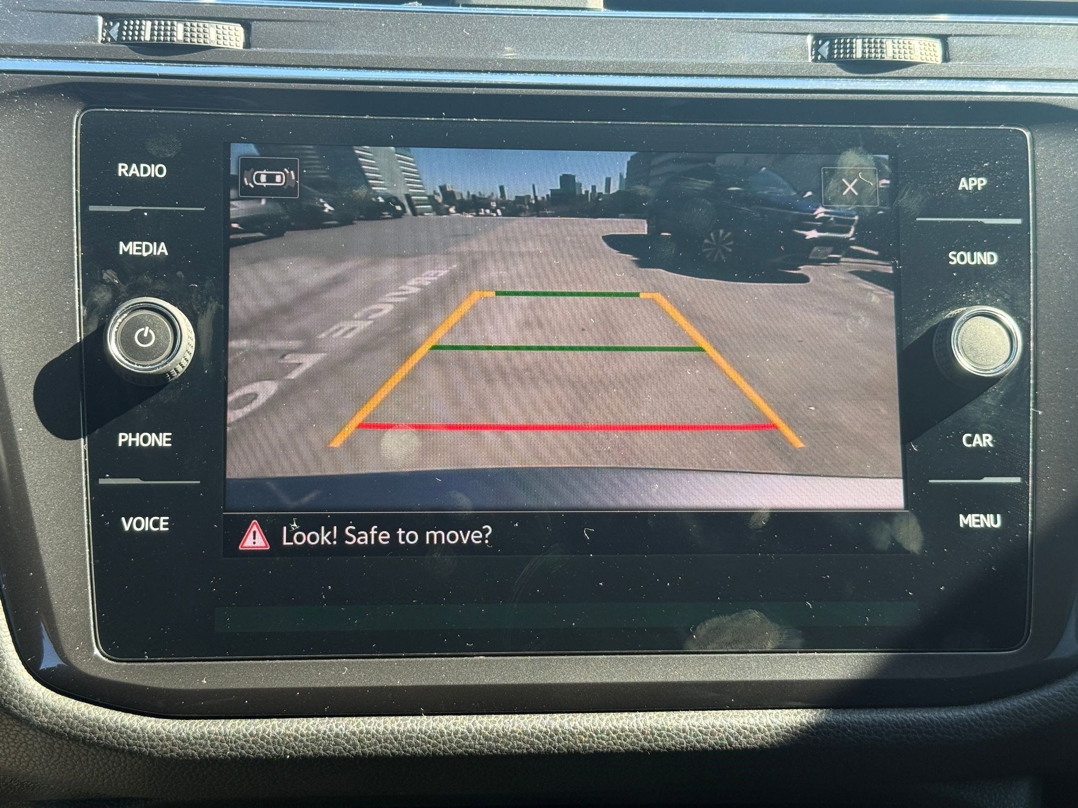 Used 2021 Volkswagen Tiguan SE image 24