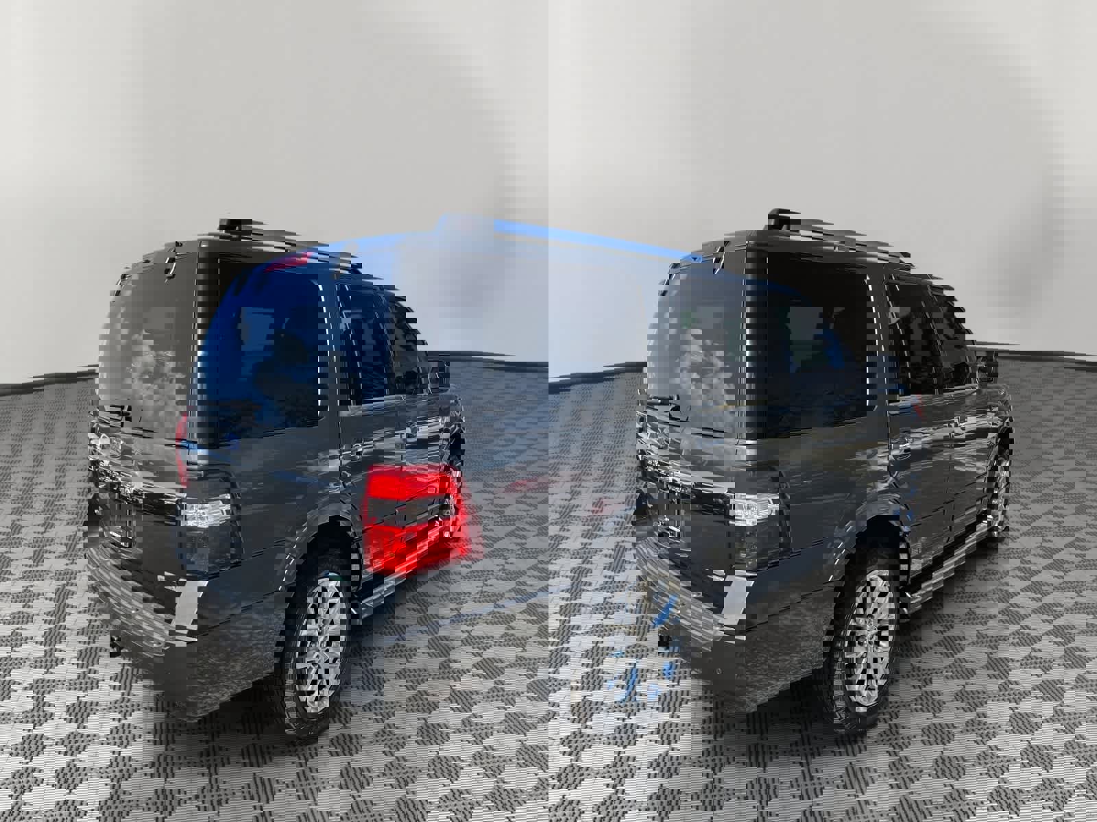 Used 2016 Ford Expedition Limited image 3